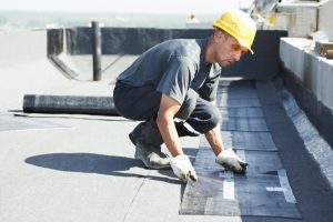 הפתרון למשקעים ולרטיבות על ידי איטום גגות בבת ים